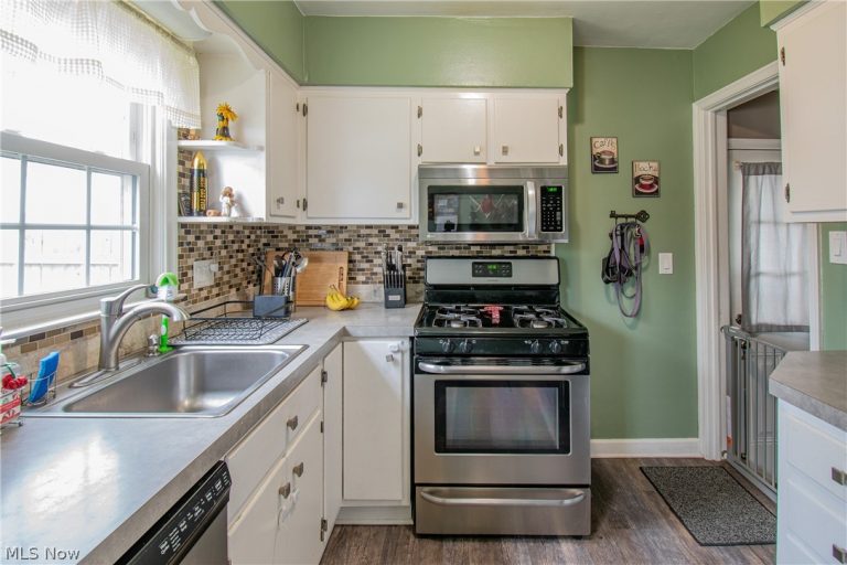 2447 24th Street, Cuyahoga Falls, OH - Photo 6