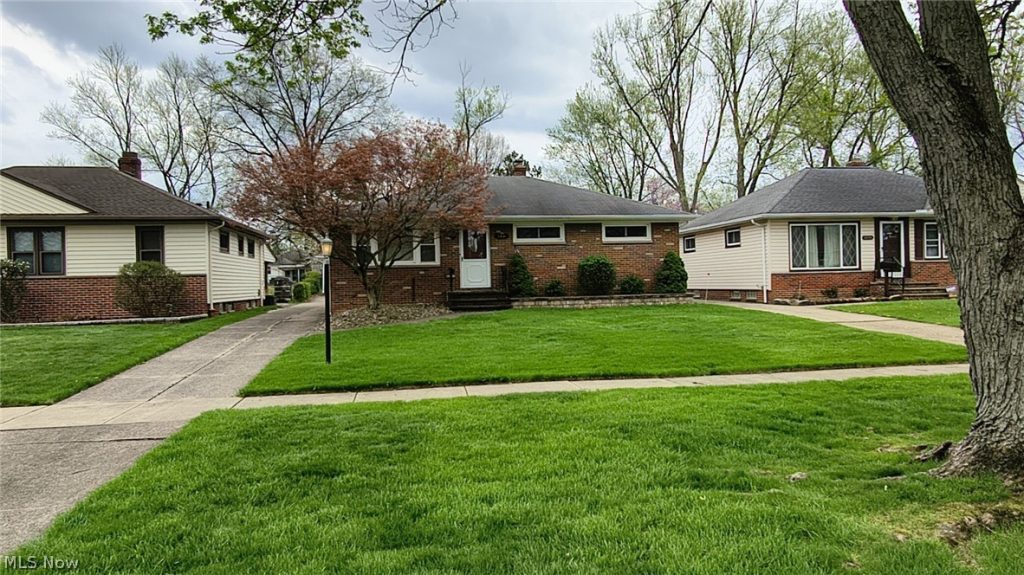 11531 Barrington Boulevard, Parma Heights, OH