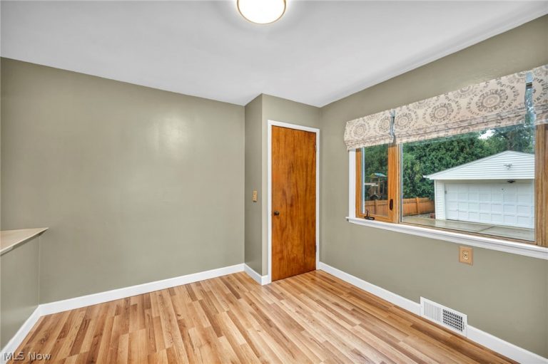 24000 Knickerbocker Road, Bay Village, OH - Photo 8