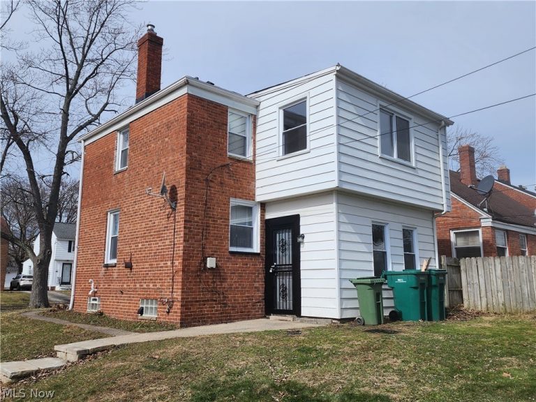 5435 Beechwood Avenue, Maple Heights, OH - Photo 2