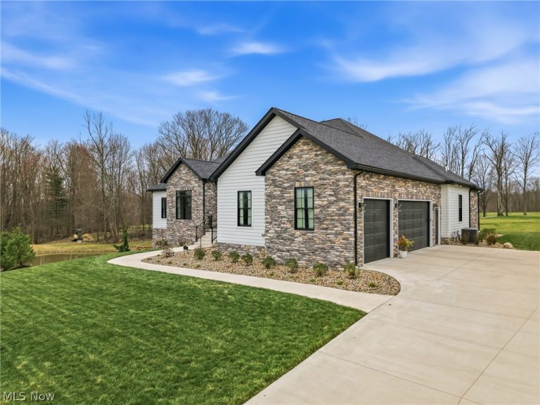 6879 Kyle Ridge Pointe, Canfield, OH - Photo 4
