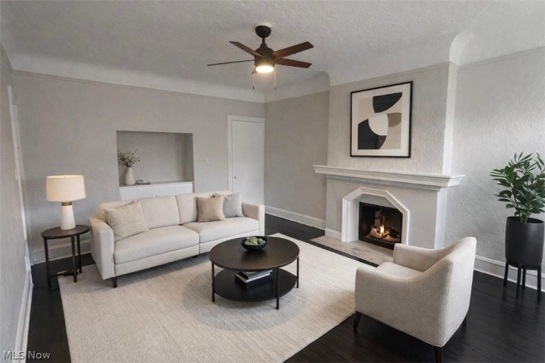 2374 Euclid Heights Boulevard, Cleveland, OH - Photo 4