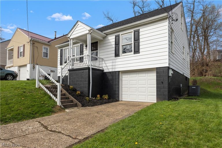 121 Valley Way, Weirton, WV - Photo 2