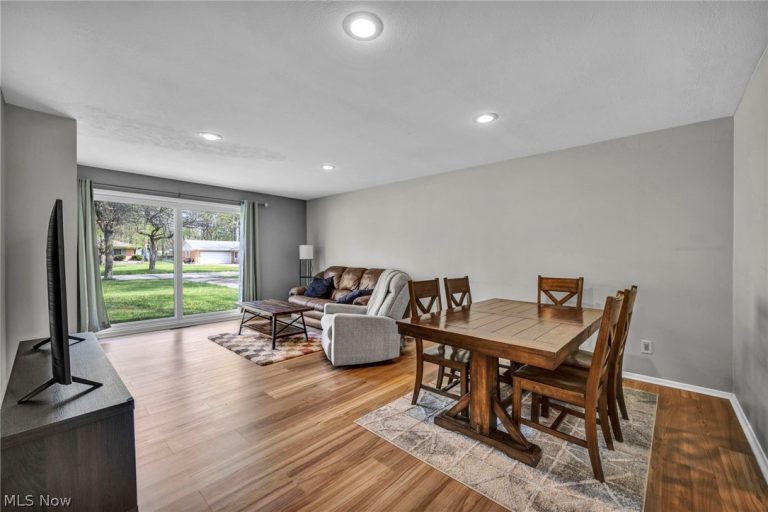 28523 Holly Drive, North Olmsted, OH - Photo 8