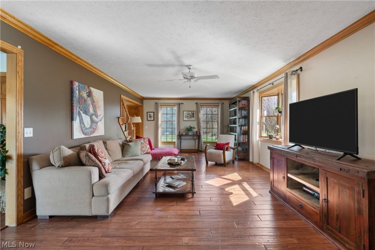 10075 Waterford Trail, Chagrin Falls, OH - Photo 4