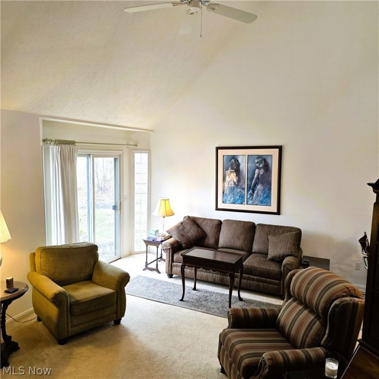 22693 Melissa Lane, Strongsville, OH - Photo 6