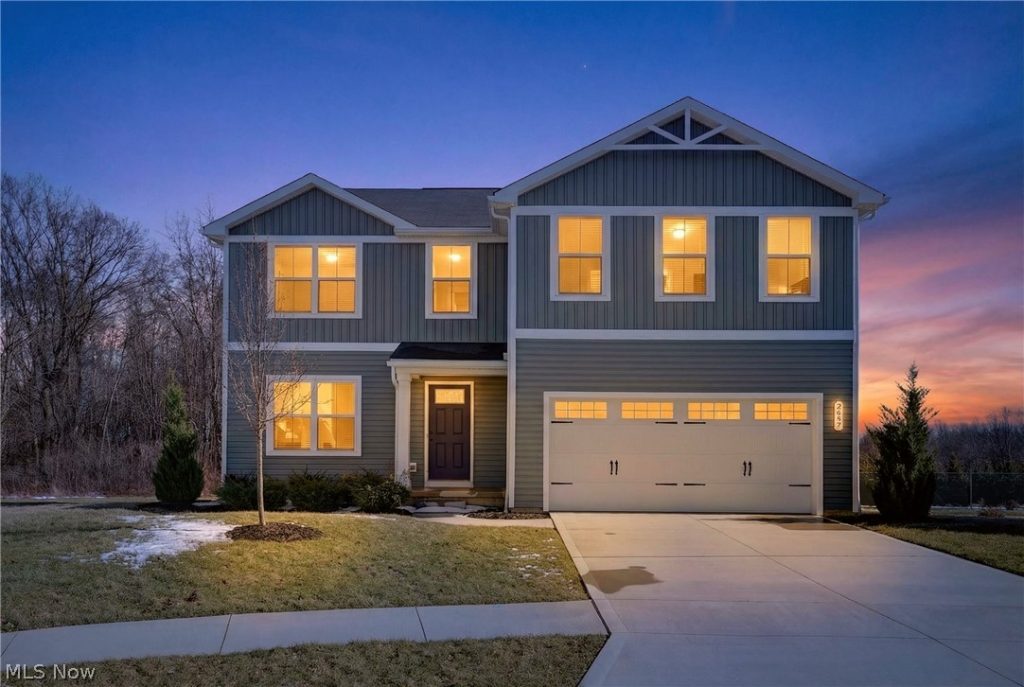 2457 Bishop Oval, Barberton, OH