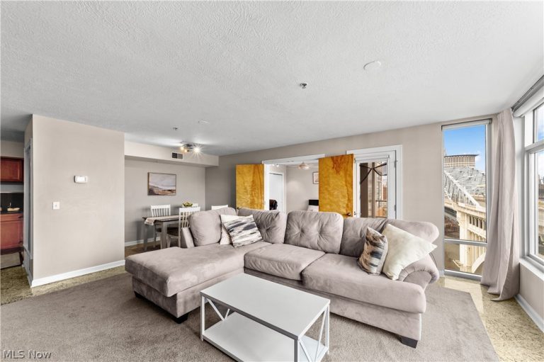 2222 Detroit Avenue #906, Cleveland, OH - Photo 2