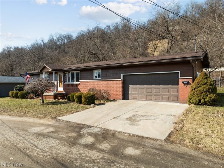 262 Quincy Lane, Tiltonsville, OH - Photo 3