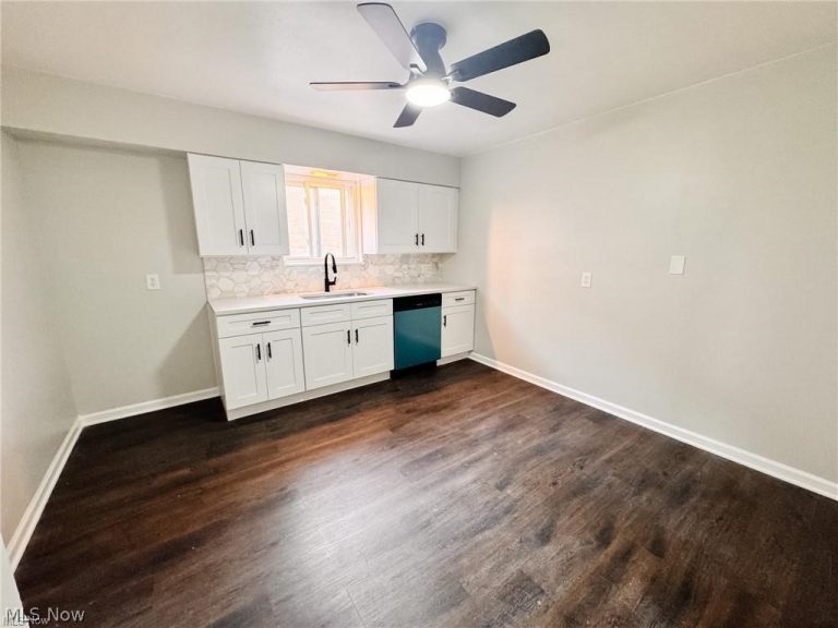 2907 Snow Road #up, Parma, OH - Photo 3