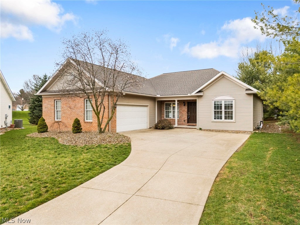 2041 Penhurst Circle, North Canton, OH