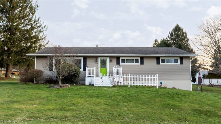 3720 Carl Street, Uniontown, OH, 44685
