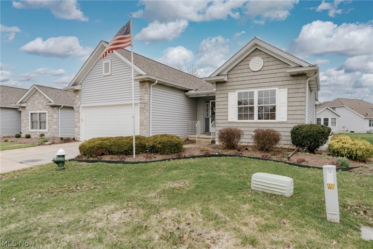 133 Gleneagle Drive, Elyria, OH - Photo 2