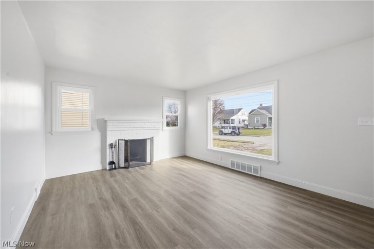 227 Wilson Street, Struthers, OH - Photo 5