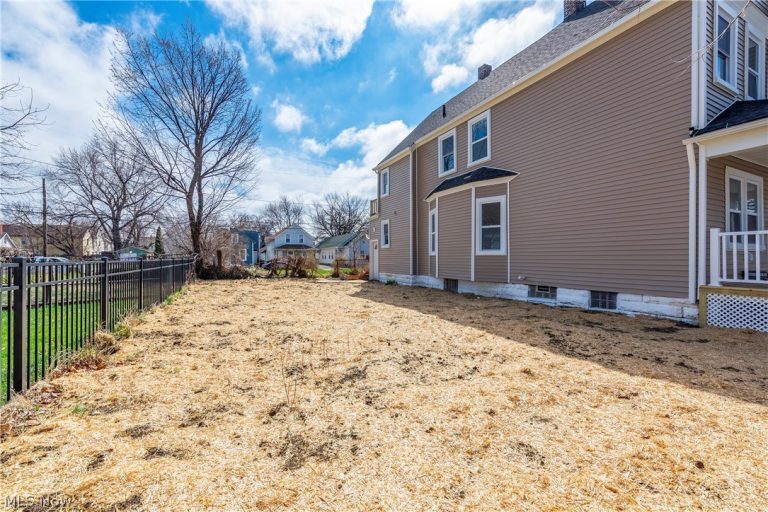 3237 Seymour Avenue, Cleveland, OH - Photo 6