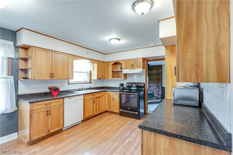 1306 Plainview Drive, Copley, OH - Photo 4