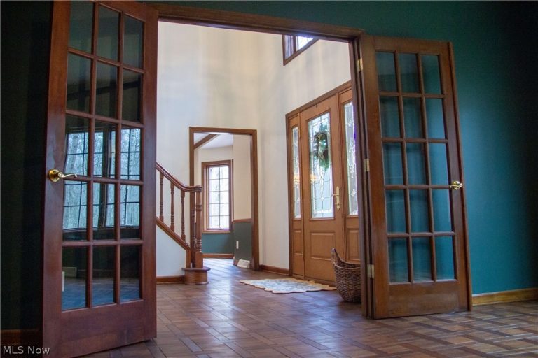 8215 Whispering Pines Drive, Novelty, OH - Photo 4