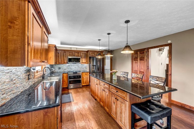 2960 Millgate Drive, Willoughby Hills, OH - Photo 4