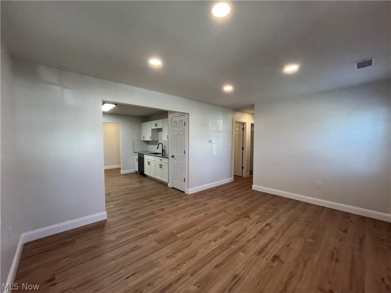 13325 Carrington Avenue, Cleveland, OH - Photo 6