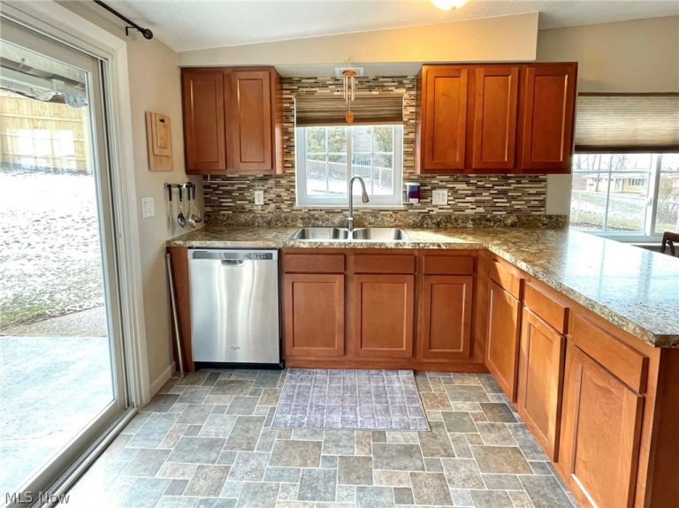 204 May Lane, Wintersville, OH - Photo 3