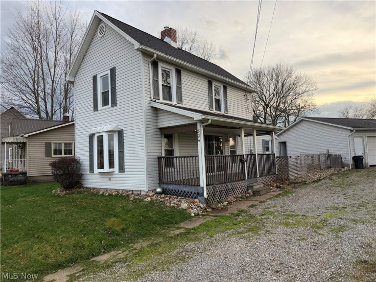 824 Goshen Avenue, New Philadelphia, OH - Photo 3