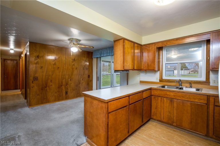 6231 Howland Street, Louisville, OH - Photo 8