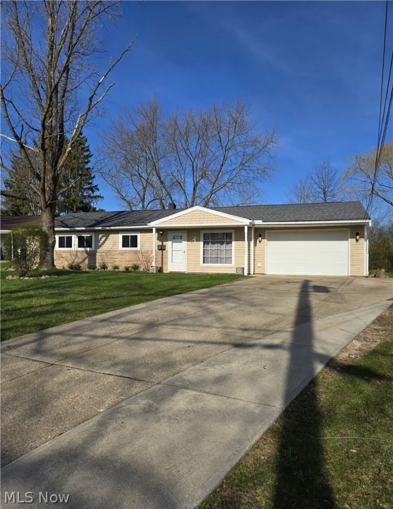 6279 Tonbridge Court, Bedford Heights, OH - Photo 4