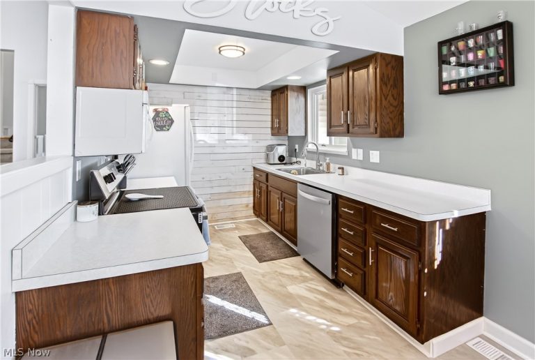 14761 Larkfield Drive, Brook Park, OH - Photo 6