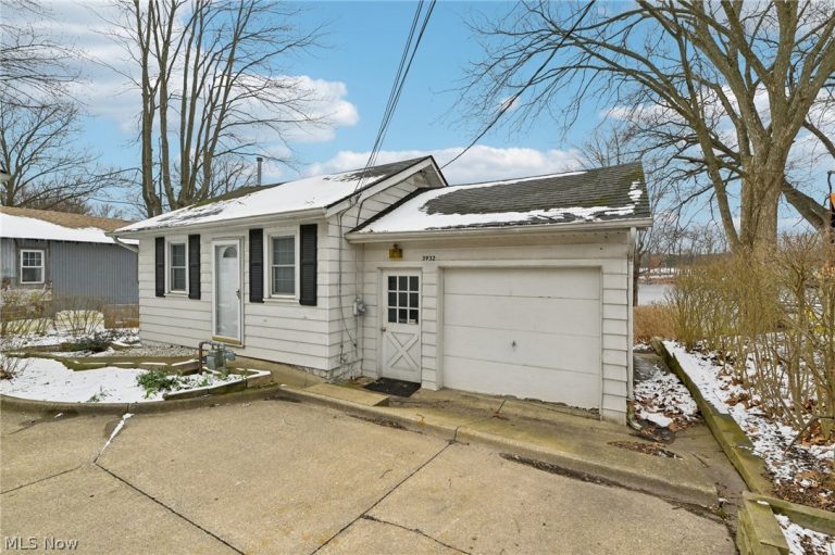 3932 Main Street, Akron, OH, 44319