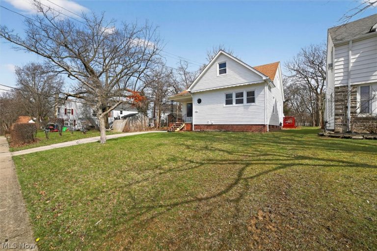 1851 Beverly Hills Drive, Euclid, OH - Photo 2