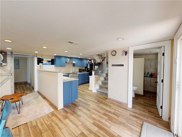 674 Portage Lakes Drive, Akron, OH - Photo 8