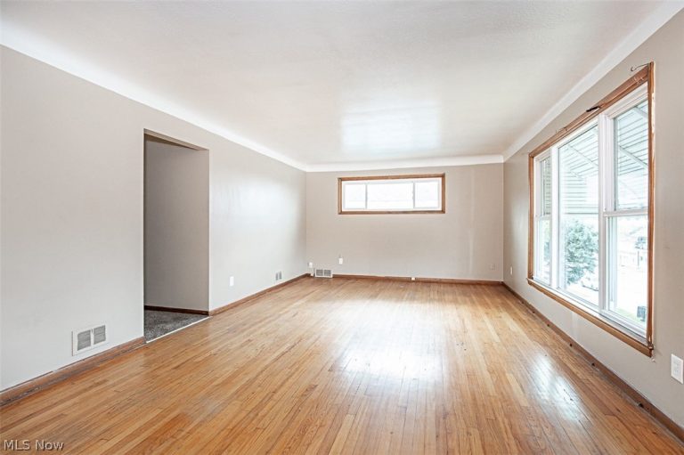 4633 Warner Road, Garfield Heights, OH - Photo 2