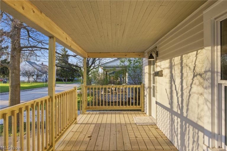 218 Huntington Street, Medina, OH - Photo 2