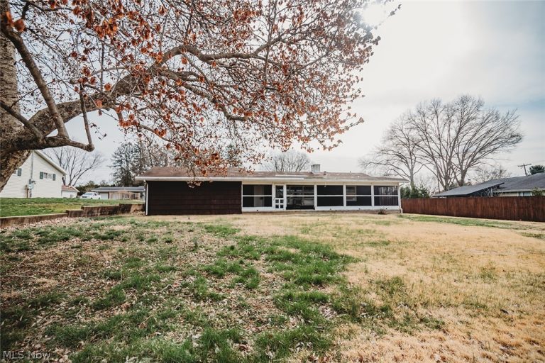 203 Clark Drive, Marietta, OH - Photo 4