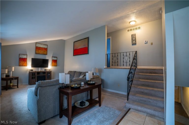 1491 Rowles Drive, Akron, OH - Photo 5