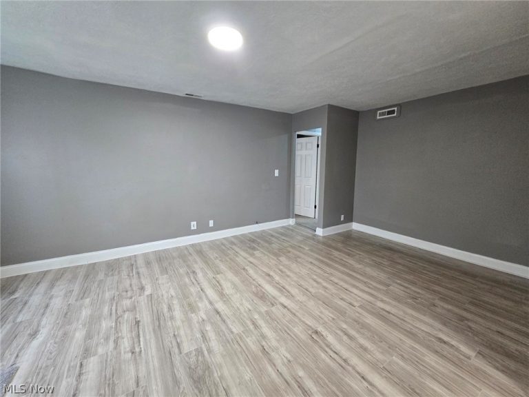 2044 Green Road, Cleveland, OH - Photo 5