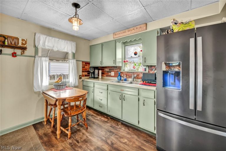 2902 Marmore Avenue, Parma, OH - Photo 4