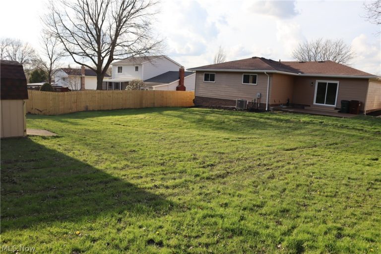 4631 Coral Gables Drive, Parma, OH - Photo 3