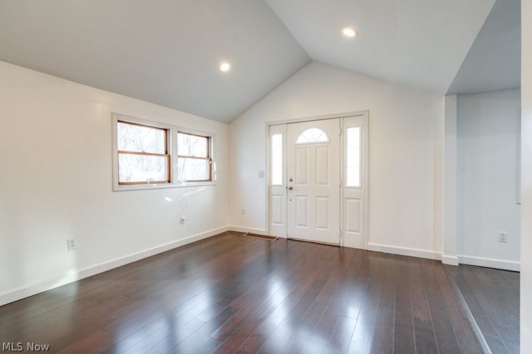 6095 Bell Avenue, Hubbard, OH - Photo 4
