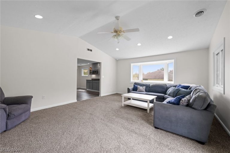 12440 Harold Drive, Chesterland, OH - Photo 4