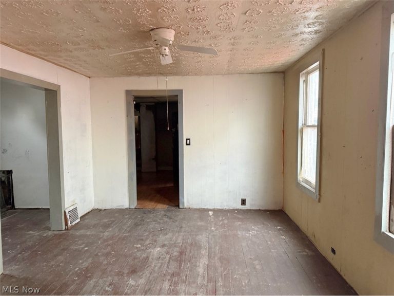 3934 Arnold Court, Cleveland, OH - Photo 5