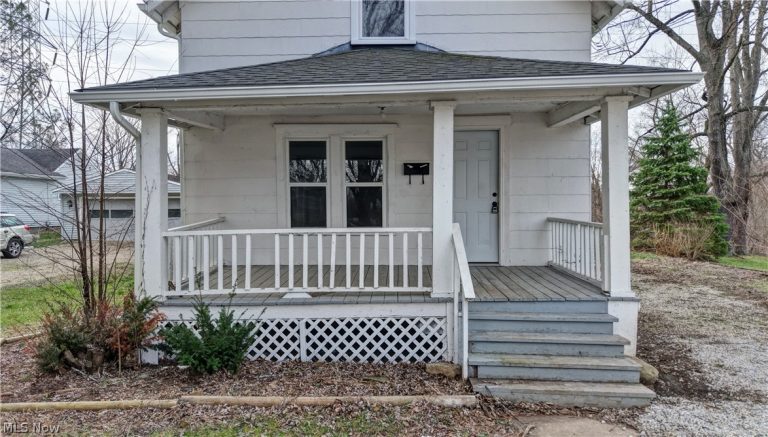 994 Perry Avenue, Barberton, OH - Photo 2