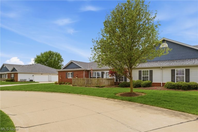 519 Heather Woods Drive, Elyria, OH - Photo 2