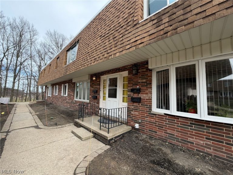 6482 State Road #E16, Parma, OH, 44134