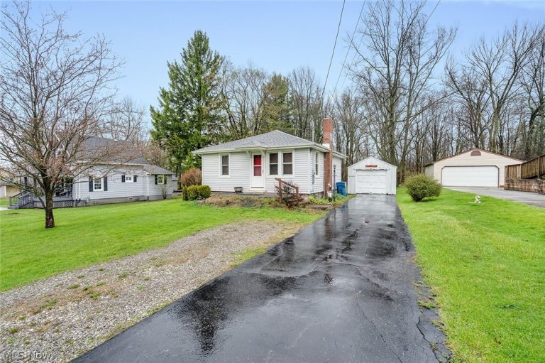 644 Goist Lane, Girard, OH - Photo 2