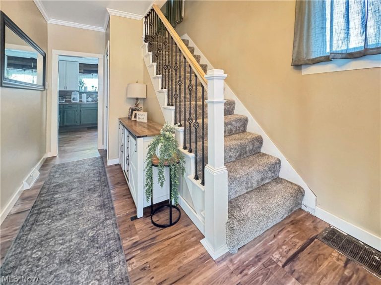 1047 Howell Avenue, East Palestine, OH - Photo 4