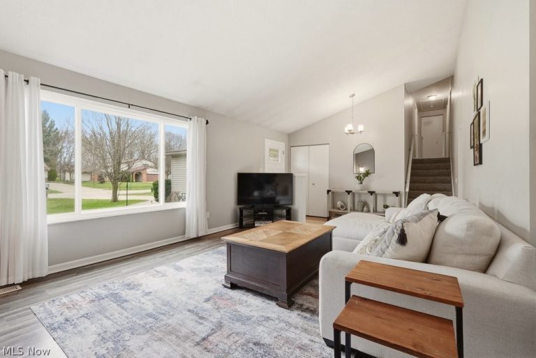 32430 Roundhead Drive, Solon, OH - Photo 8