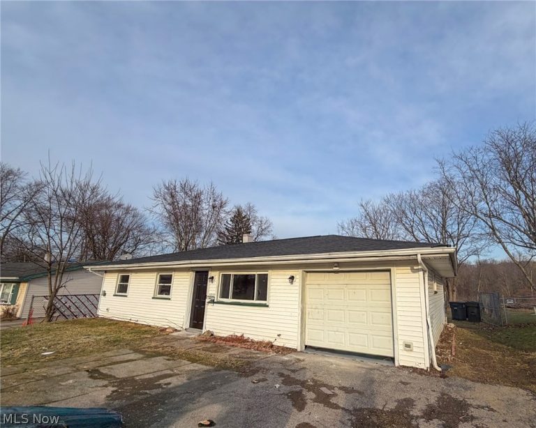 3232 Elmhill Drive, Warren, OH - Photo 3