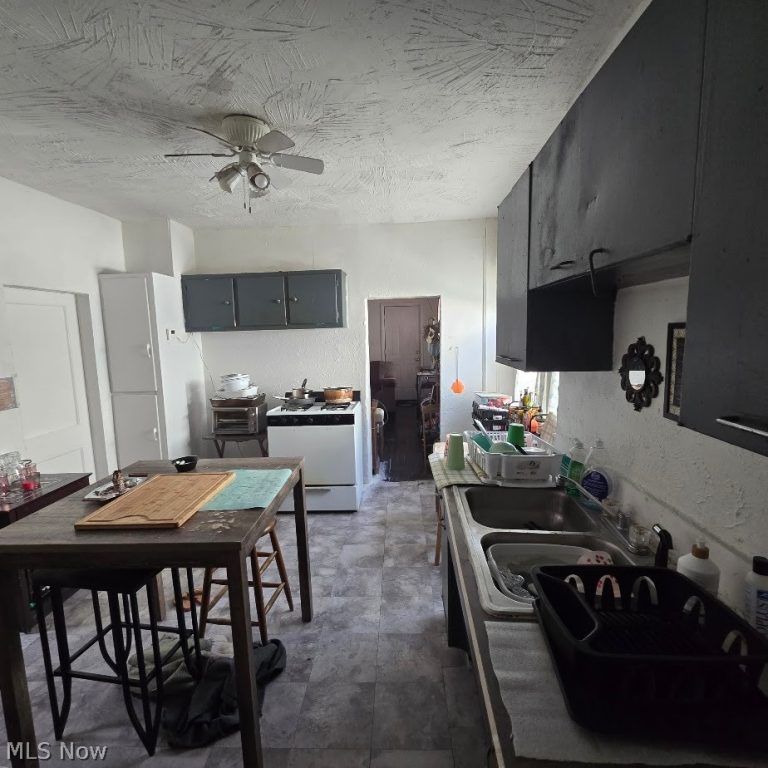 12718 Holborn Avenue, Cleveland, OH - Photo 3