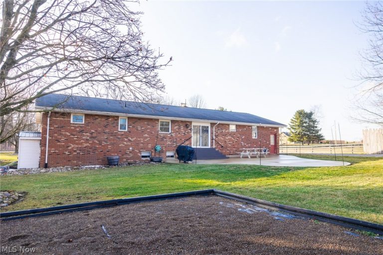 9718 James Road, Fredericksburg, OH - Photo 5